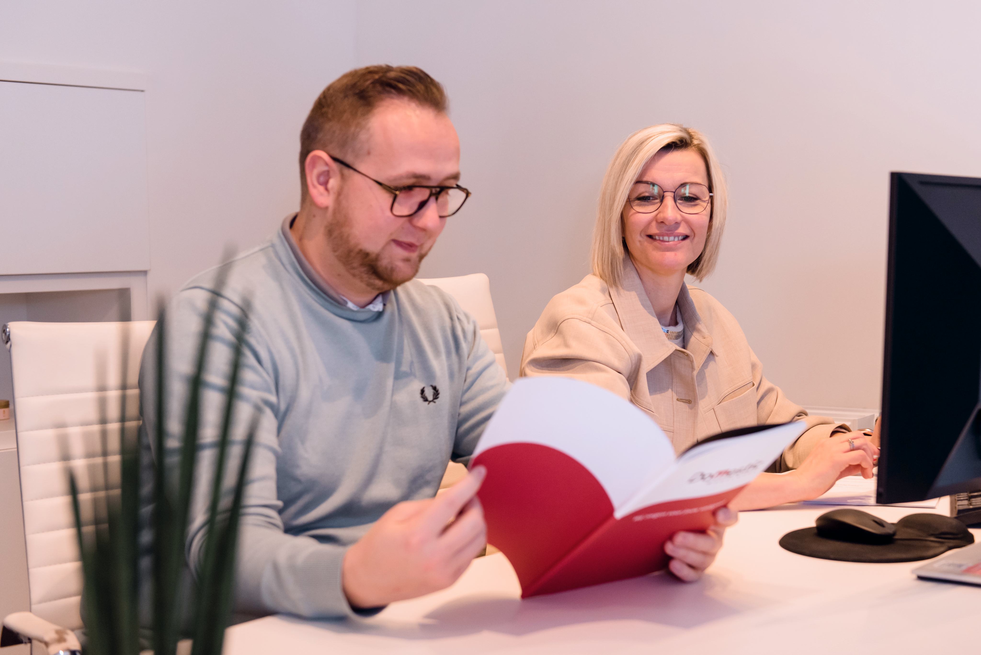 Bespreking van plannen op kantoor